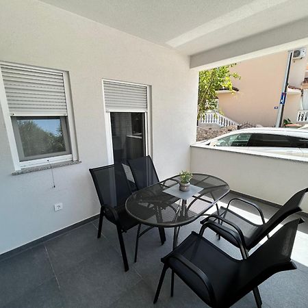 Apartments Dobrenic Vodice Eksteriør bilde