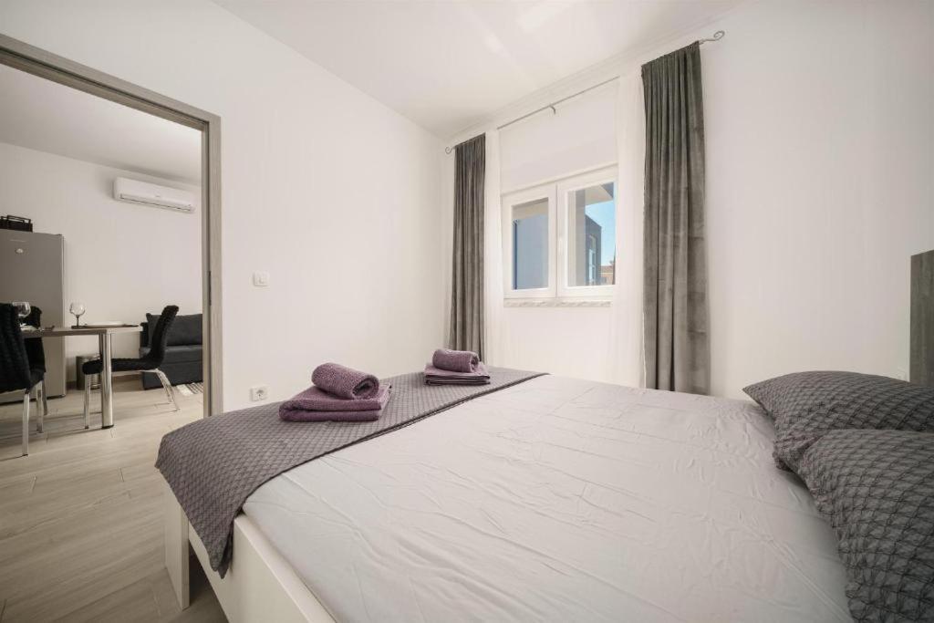Apartments Dobrenic Vodice Eksteriør bilde