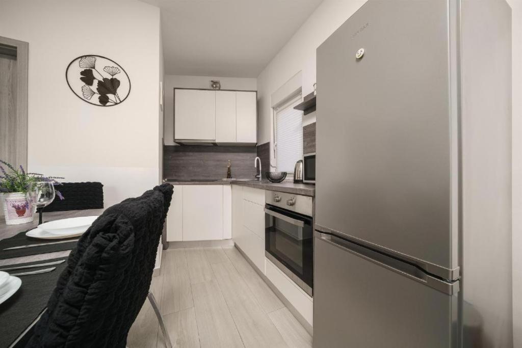 Apartments Dobrenic Vodice Eksteriør bilde