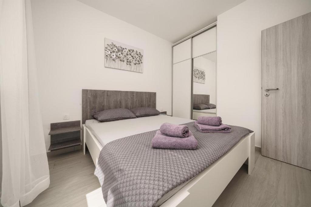 Apartments Dobrenic Vodice Eksteriør bilde