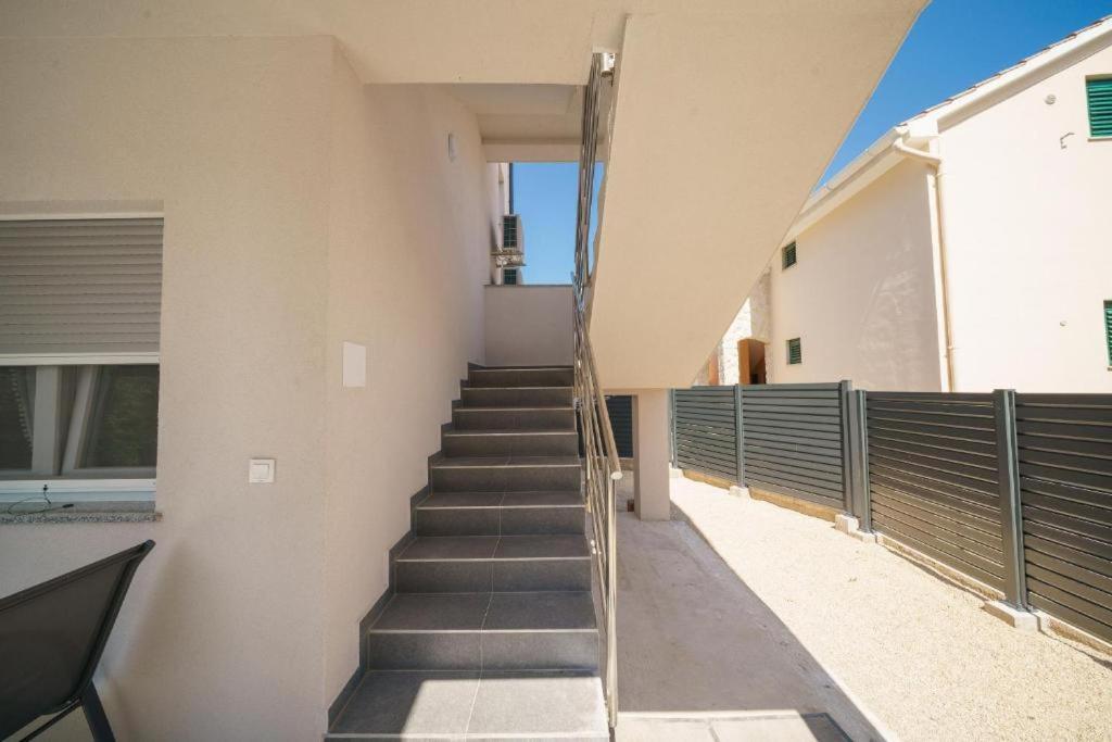 Apartments Dobrenic Vodice Eksteriør bilde