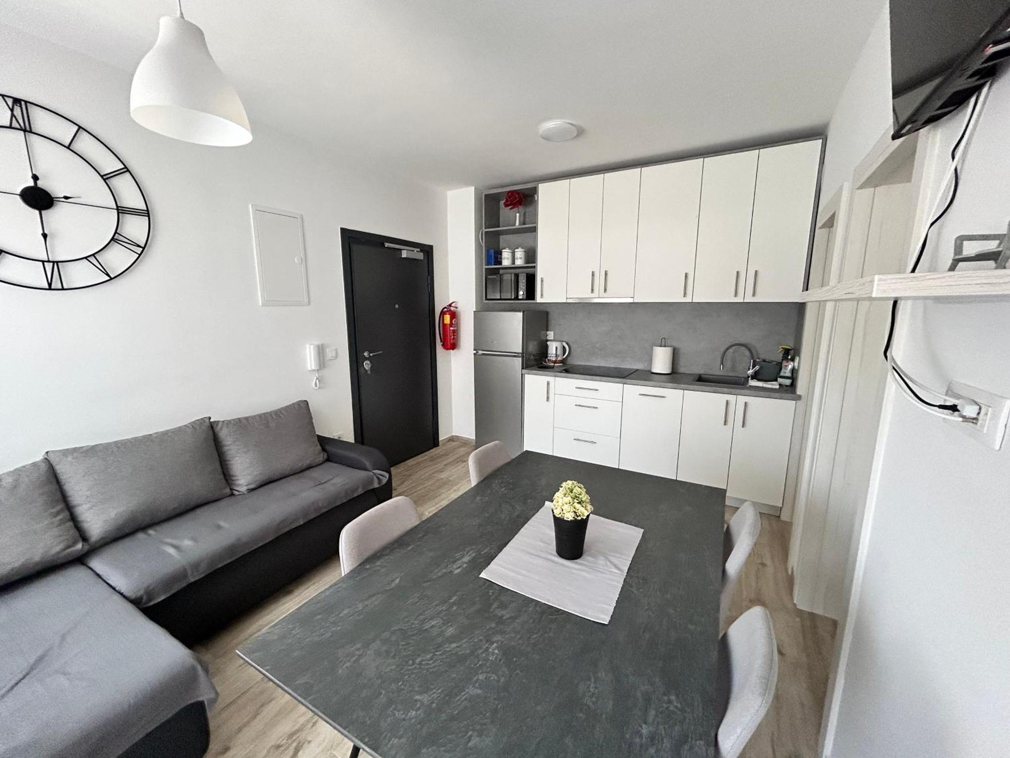 Apartments Dobrenic Vodice Eksteriør bilde