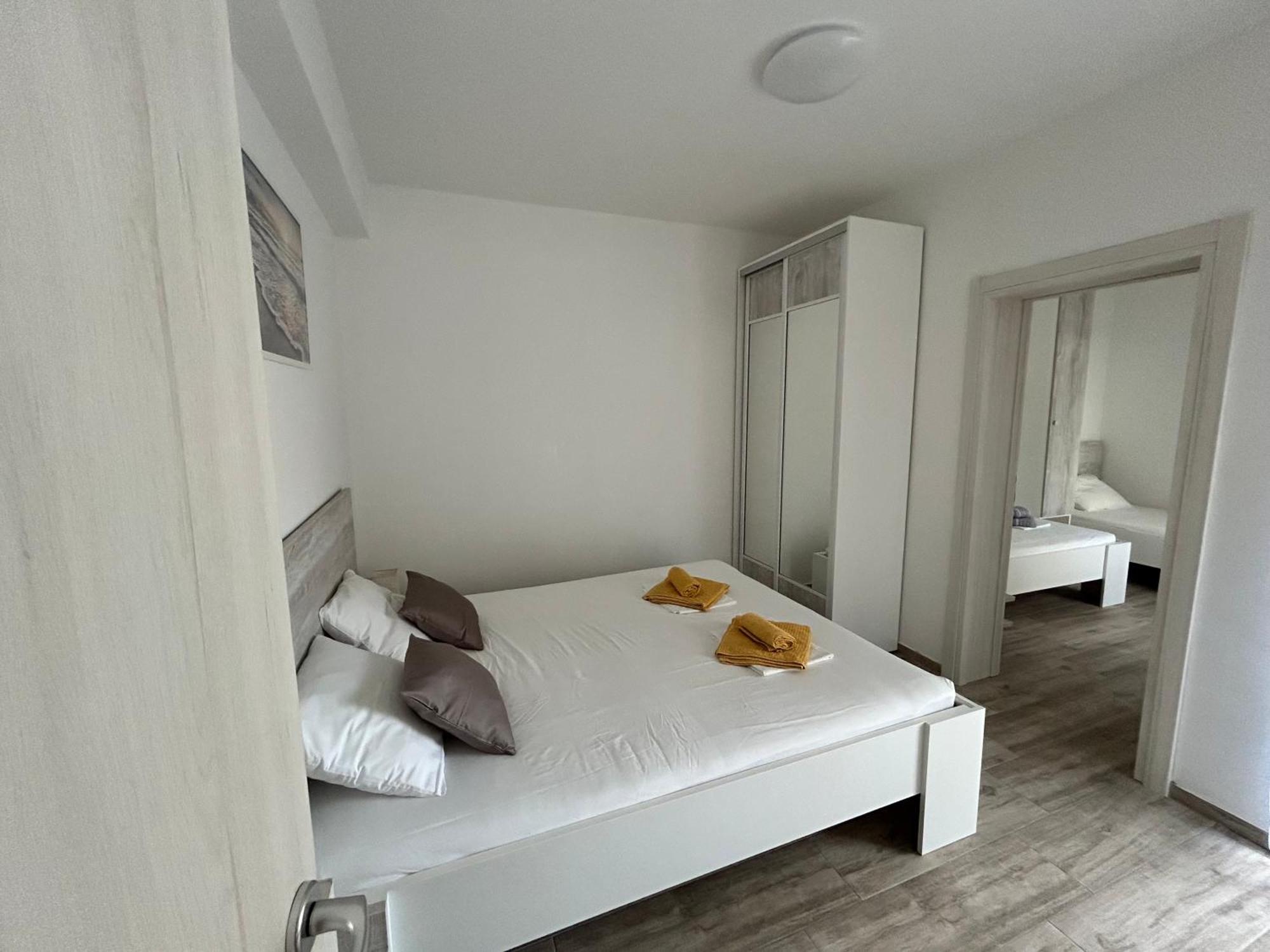 Apartments Dobrenic Vodice Eksteriør bilde